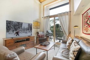 Condo (3 Bedroom in Lionshead Village at The) | Living room