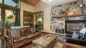 Condo (3 Bedroom in Lionshead Village at The) | Exterior