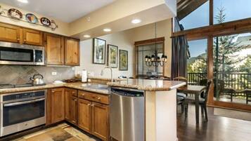 Condo (3 Bedroom in Lionshead Village at The) | Exterior