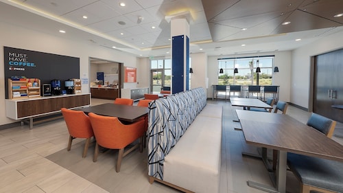 Holiday Inn Express & Suites Ridgecrest - China Lake by IHG