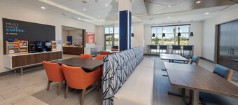 Holiday Inn Express & Suites Ridgecrest - China Lake by IHG