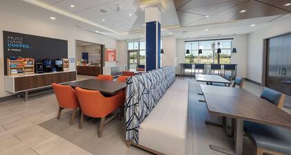 Holiday Inn Express & Suites Ridgecrest - China Lake by IHG