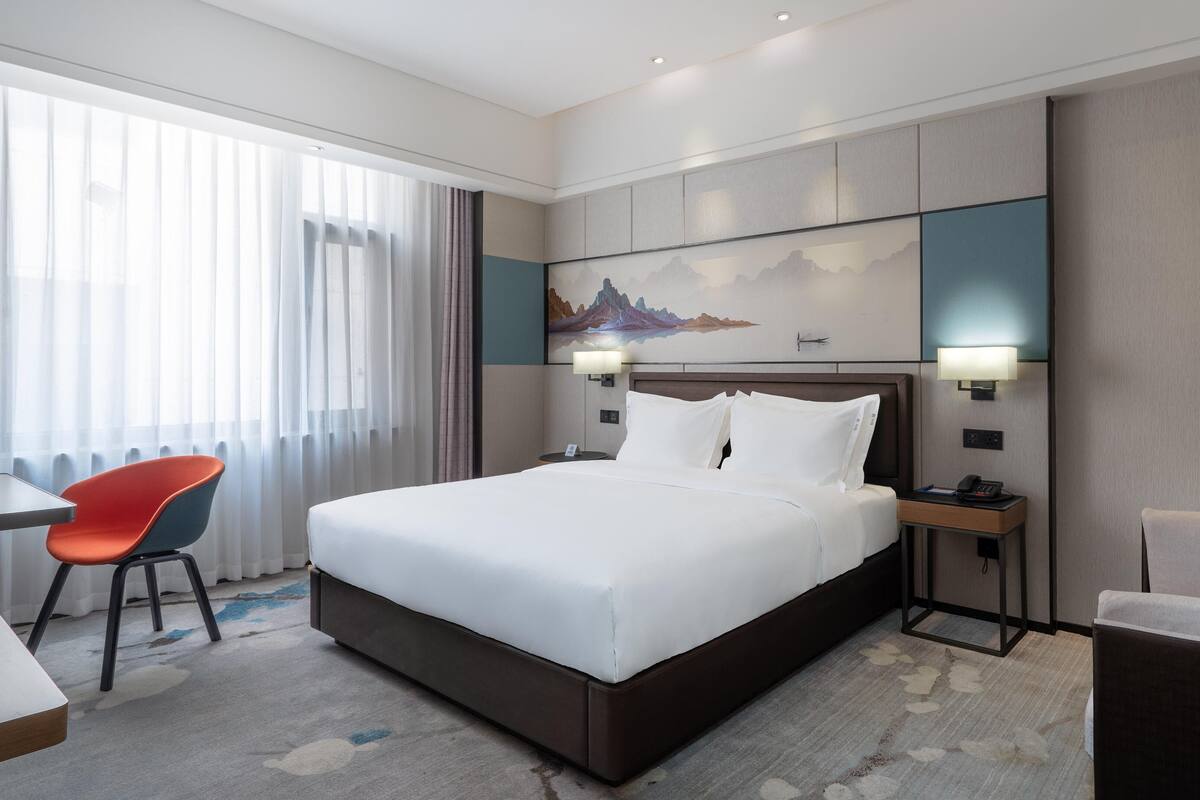 In-room safe, soundproofing, free WiFi, bed sheets