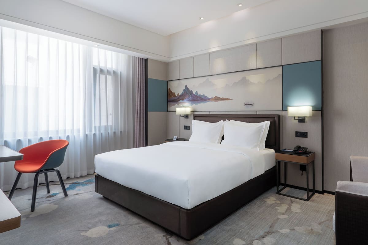 In-room safe, soundproofing, free WiFi, bed sheets