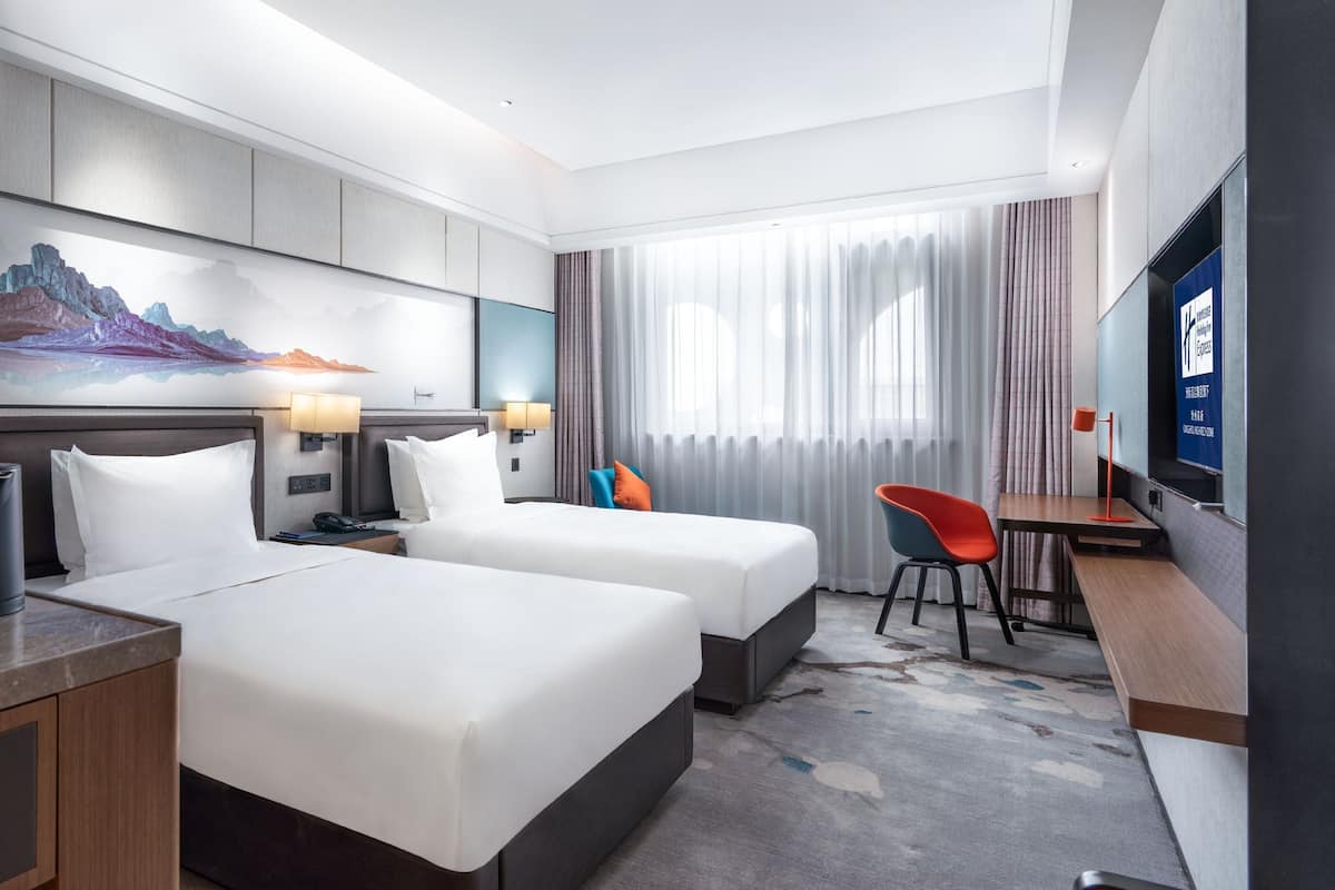 In-room safe, soundproofing, free WiFi, bed sheets