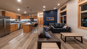 A modern kitchen with wooden cabinets, stainless steel appliances, and a central island. - Red Fox Lodge, 2 bedroom, 2 bathroom with Hot Tub (Golden)