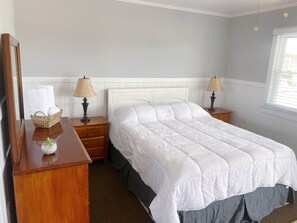 Strykjärn/strykbräda, wi-fi och sängkläder