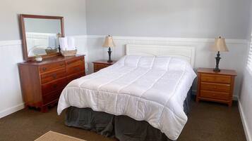 Iron/ironing board, WiFi, bed sheets