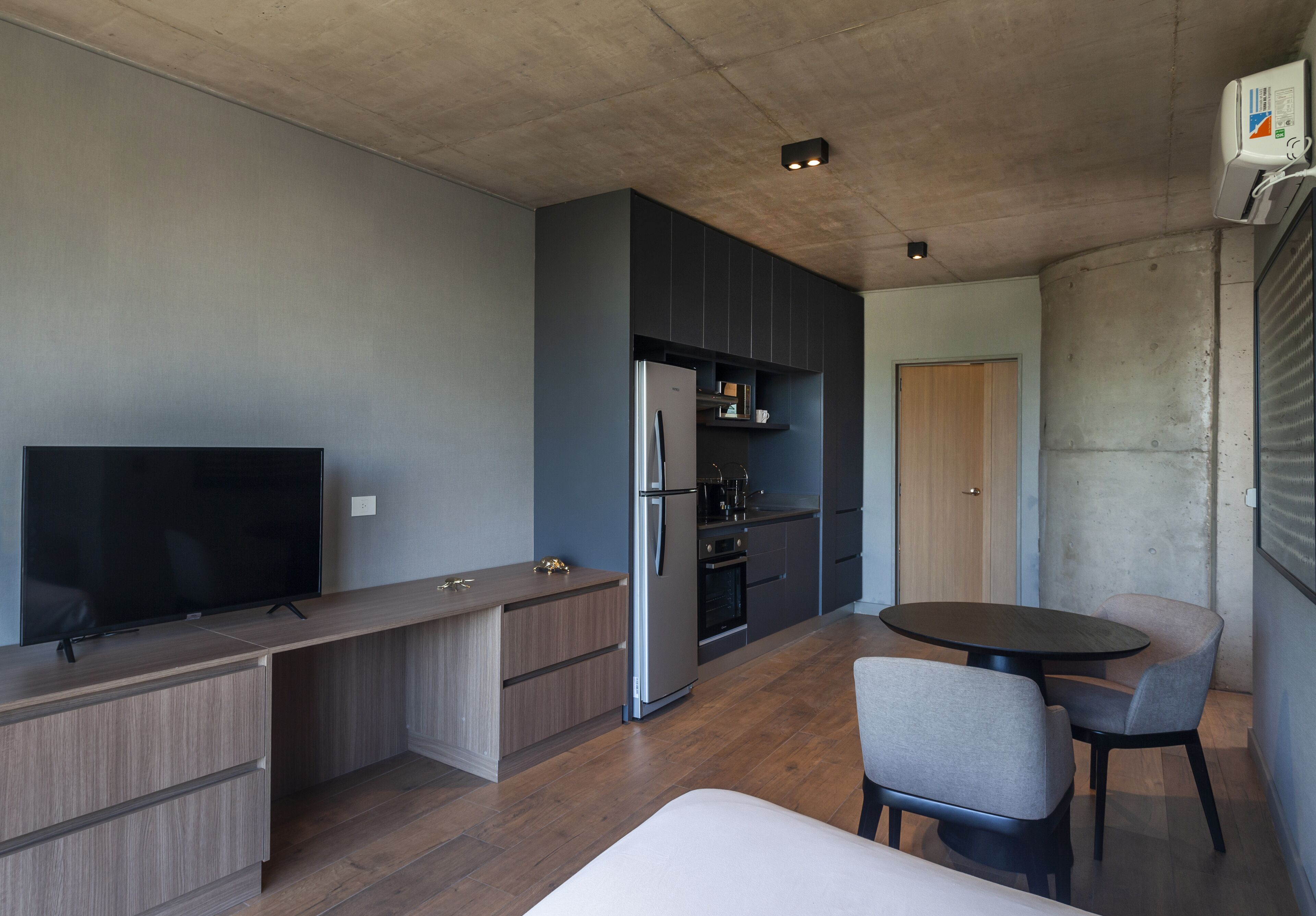 Ropa de cama de alta calidad, edredón, camas con pillow-top y minibar 