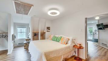 1 bedroom, desk, iron/ironing board, WiFi