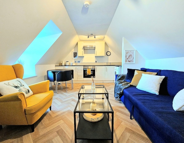 Apartment | Living area | Flat-screen TV