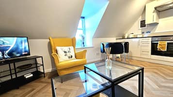 Apartment | Living area | Flat-screen TV