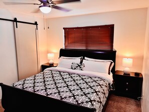 3 bedrooms, desk, iron/ironing board, free WiFi - Amazing and Cozy King-Queen Bed Suites w/RV Parking (Alamogordo)