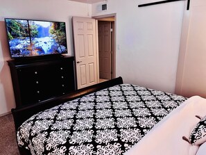 3 bedrooms, desk, iron/ironing board, free WiFi - Amazing and Cozy King-Queen Bed Suites w/RV Parking (Alamogordo)
