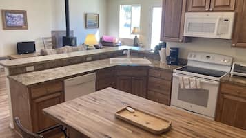 KylskÄp, mikrovÄgsugn, ugn och spishÀll