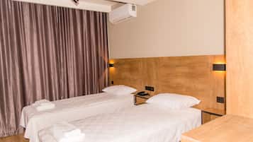 Habitación Confort con 2 camas individuales | Minibar, wifi gratis y ropa de cama