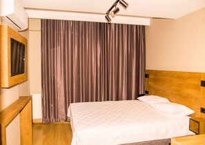 Comfort Double Room | Minibar, free WiFi, bed sheets