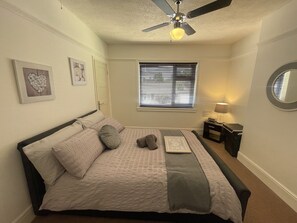 2 bedrooms, iron/ironing board, free WiFi, bed sheets