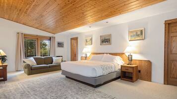 Individually furnished, iron/ironing board, free WiFi, bed sheets