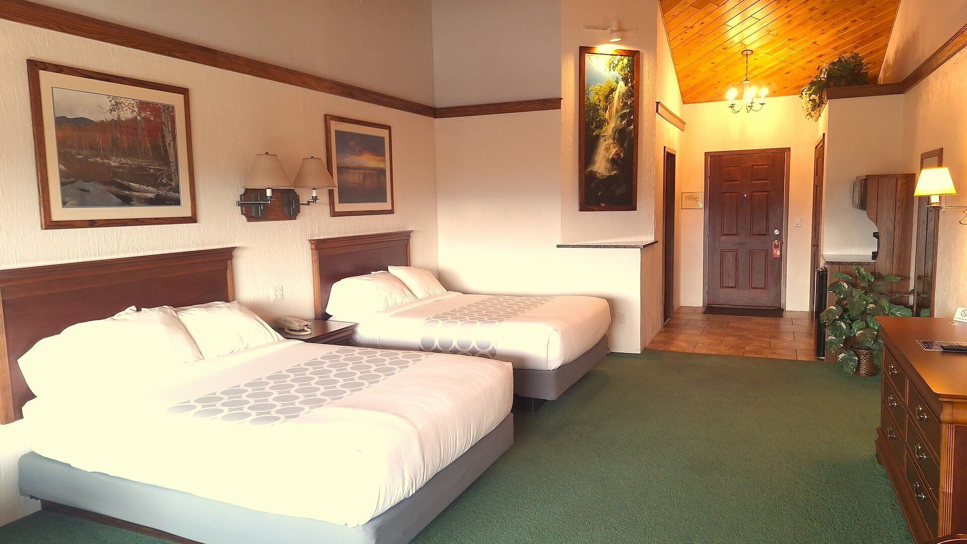 Mountain View Queen Room