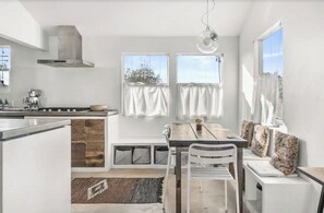 Private kitchen - Artist Apartment in Santa Monica (Santa Monica)