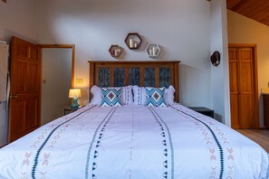 4 عدّة غرف نوم ومكواة/لوح كي وسرير سفر وواي فاي مجانًا