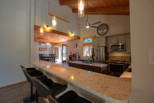 Lovely Mountain style home in Santa Fe with 4.5 acres of privacy