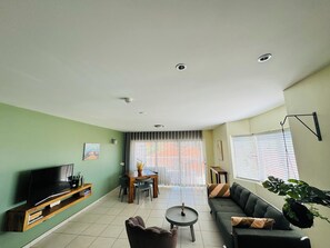 Smart TV - Blue Bay Golf & Beach Resort - Oceanview apartment - AIRCO (Sint Michiel)