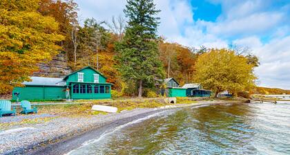 Gorgeous dog-friendly lakefront cottage with full kitchen and grill