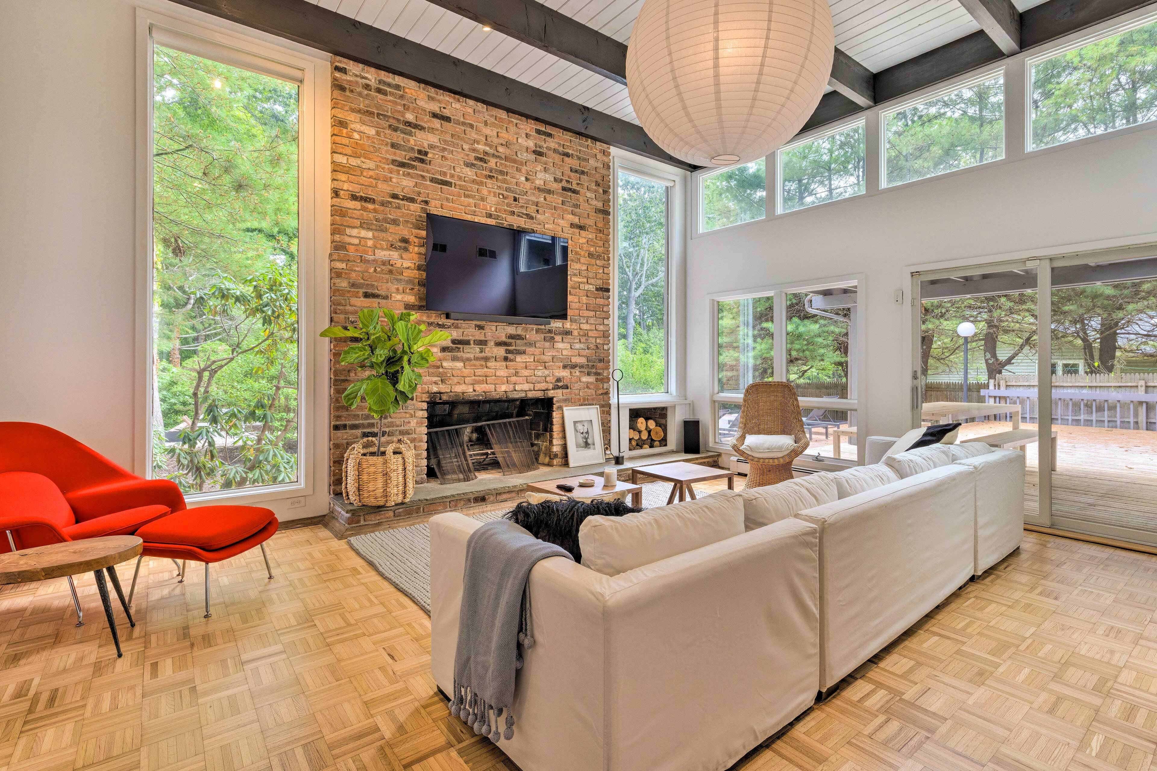 Modern Hampton Bays Home w/ Outdoor Pool!