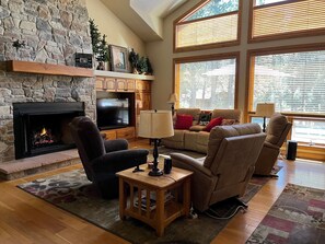 Smart TV, fireplace, DVD player, table tennis