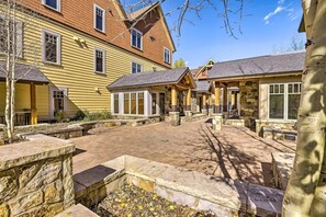 Condo (Luxury 4 Bedroom Condo on Main Street) | Exterior