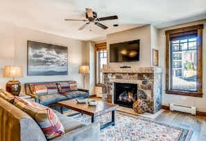 Apartment (Luxury 4 Bedroom Condo on Main Street) | Außenbereich