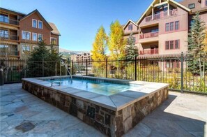 Appart'hôtel (Luxury 4 Bedroom Condo on Main Street) | Extérieur