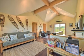 TV, fireplace, books, stereo - Duluth Studio w/ Sauna on Working Horse Farm! (Duluth)