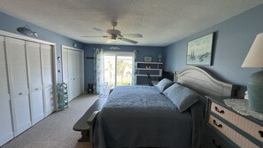 2 bedrooms, desk, iron/ironing board, free WiFi - Very comfortable home with pool & ocean view;  <1 minute walk to beach! (Ormond Beach)