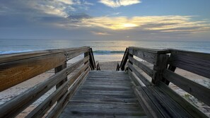 On the beach, sun-loungers, beach towels - Very comfortable home with pool & ocean view;  <1 minute walk to beach! (Ormond Beach)
