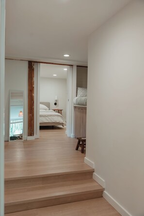 2 عدّة غرف نوم ومكتب ومكواة/لوح كي وواي فاي مجانًا