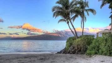 Beach nearby, sun loungers, beach towels