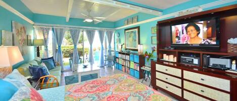 Safe på rommet, strykejern/-brett, wi-fi (inkludert) og sengetøy