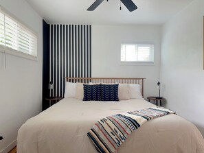 3 Schlafzimmer, Schreibtisch, Bügeleisen/Bügelbrett, Reisekinderbett