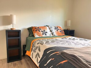 3 habitaciones, tabla de planchar con plancha y cuna de viaje 