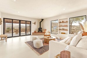 TV, bøker og stereoanlegg