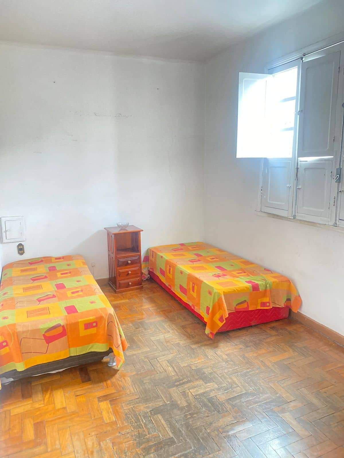 Dormitorio compartido económico