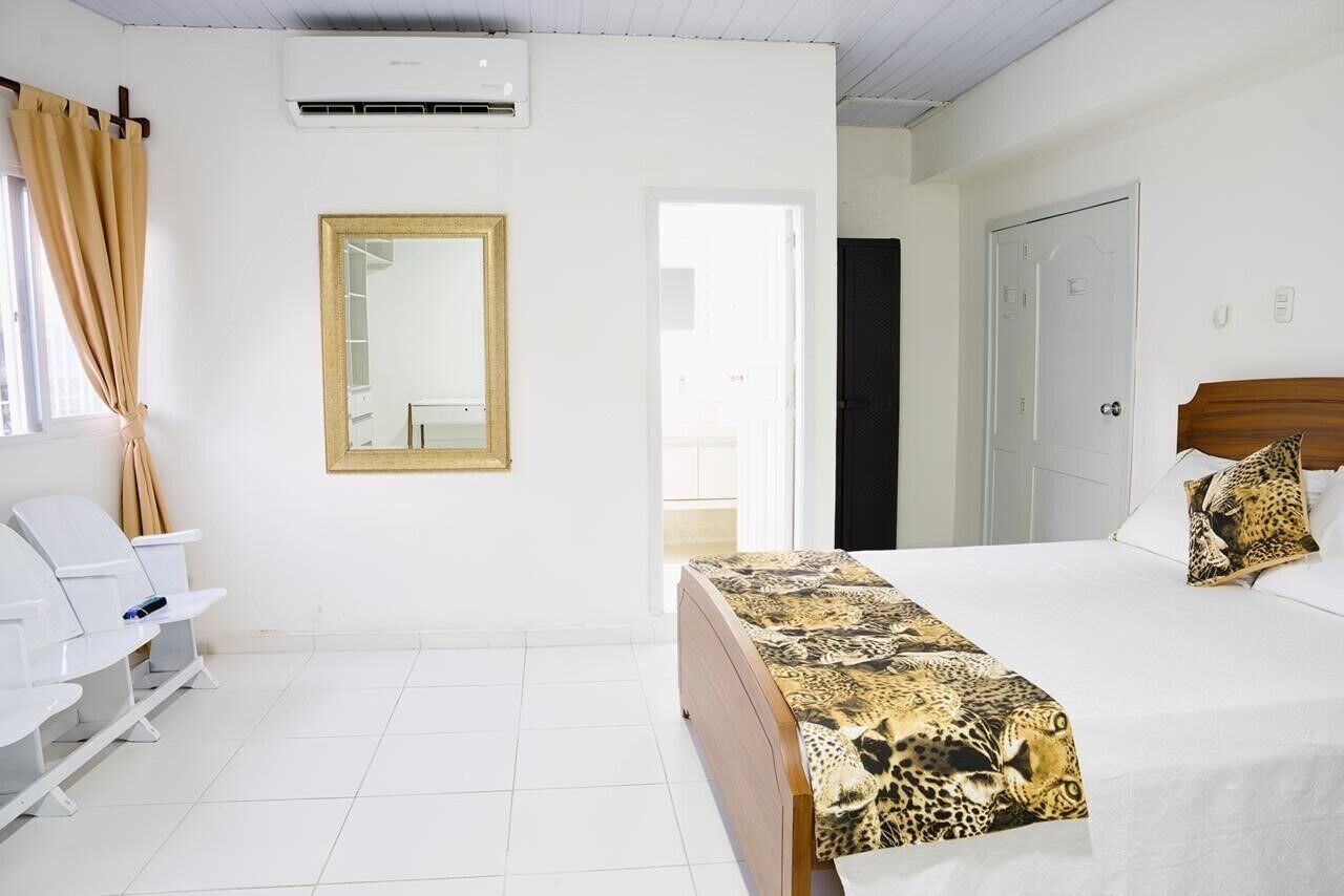 2 makuuhuonetta, työpöytä, Wi-Fi