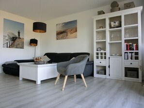 Fernseher, DVD-Player, Stereoanlage