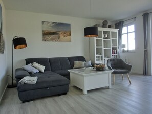 TV, DVD player, stereo - Vacation home FH24 - semi-detached house for 6 persons, 110 m², incl. bed linen, WLAN (Graal-Müritz)
