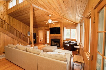 Lakefront Home with Beach Access; Pet Friendly