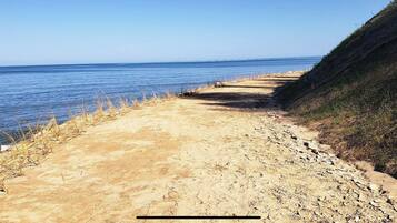 靠近海滩、沙滩椅