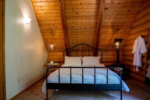 4 bedrooms, desk, iron/ironing board, travel cot